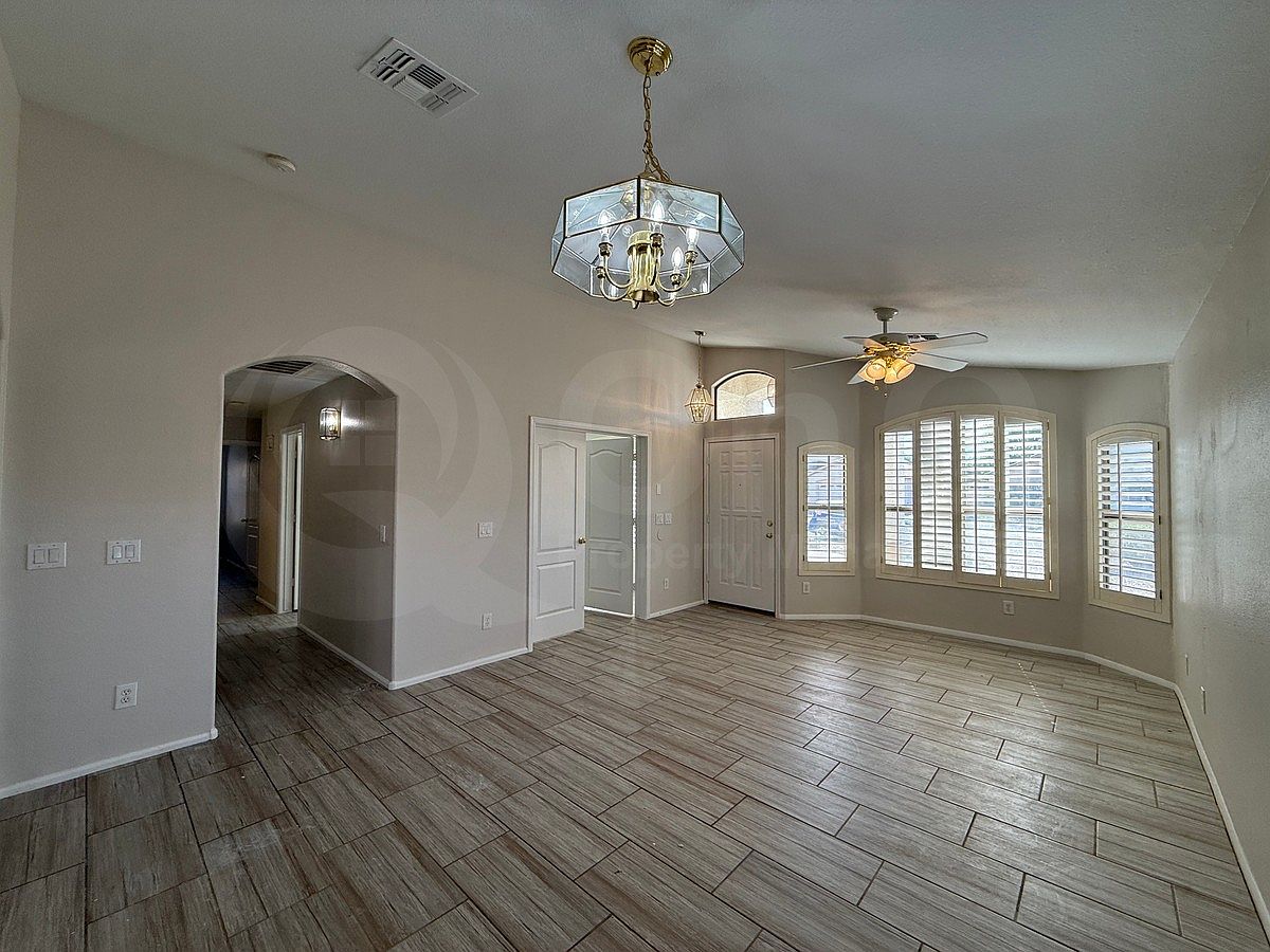 3436 W Patrick Ln photo 4
