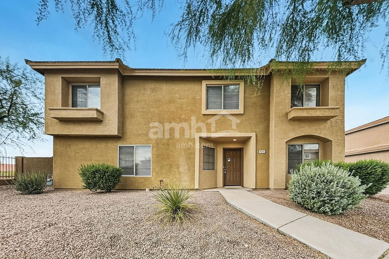 4071 E Abraham Ln Phoenix, AZ 85050 photo 2