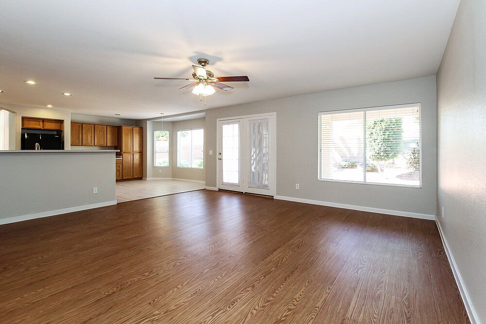 8760 W Melinda Ln Peoria, AZ 85382 photo 5