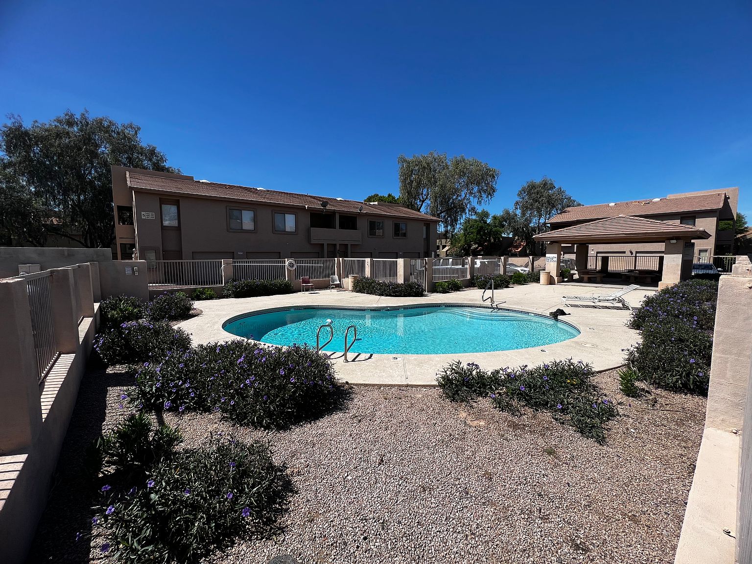 1406 W Emerald Ave Mesa, AZ 85202 photo 2