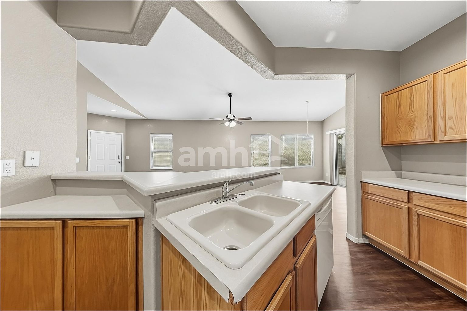 5839 E Nathan St photo 4