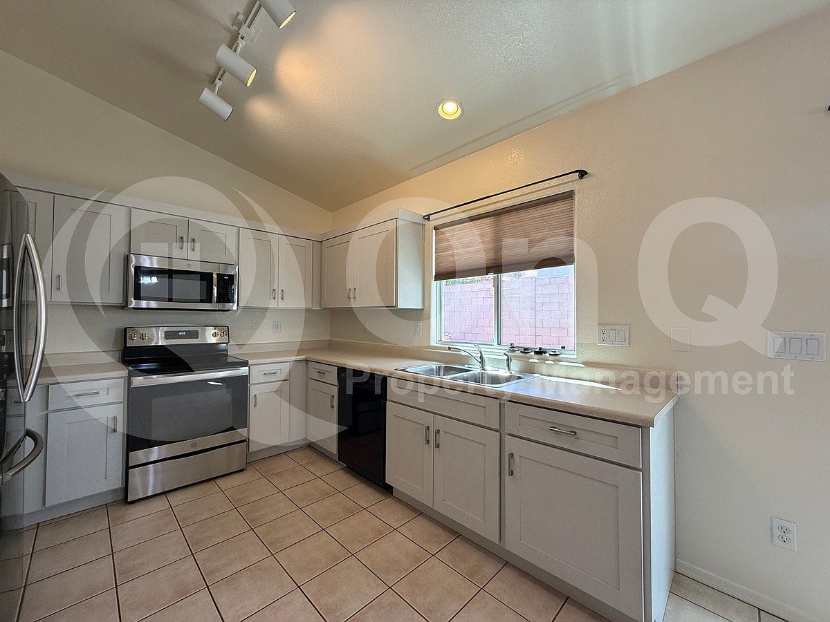 6641 E Rollins St photo 4