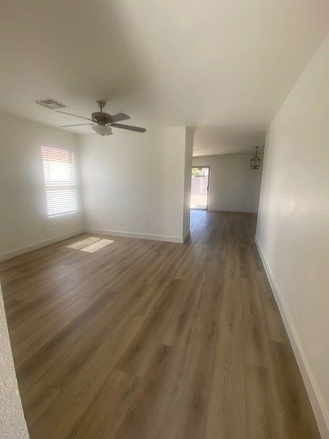 5261 E Flower Ave photo 2