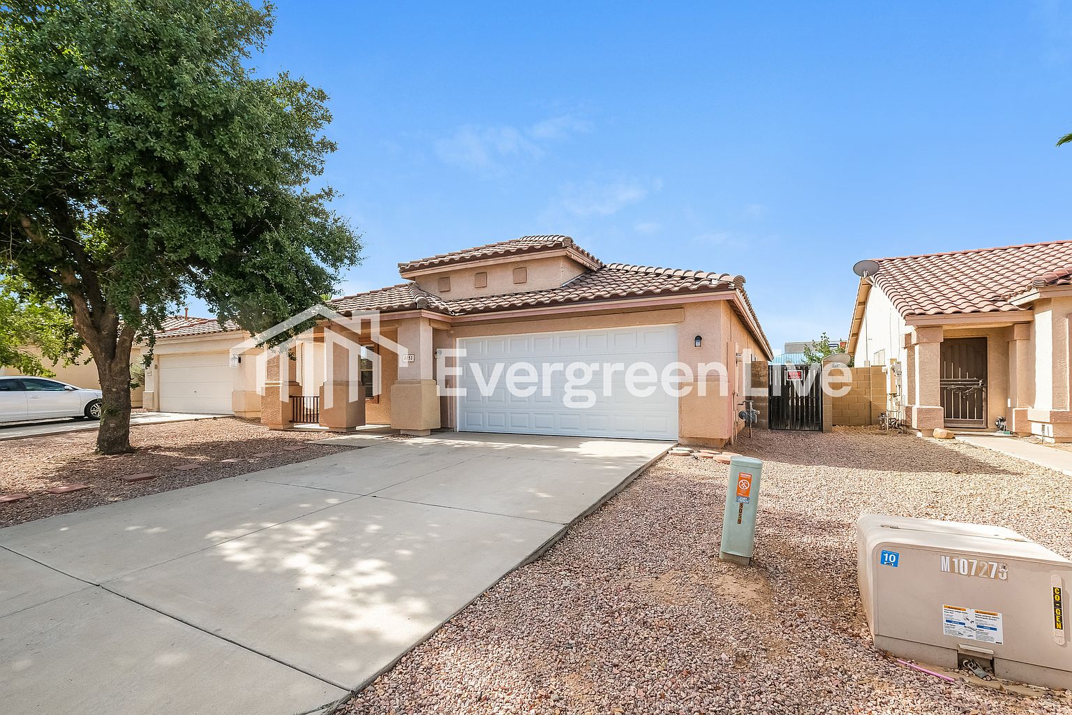 8053 W Caron Dr photo 2