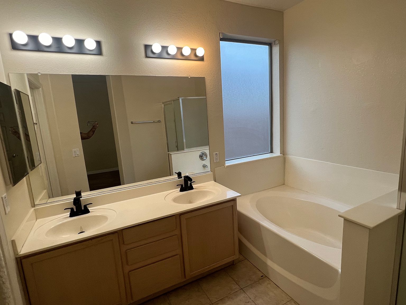 6605 W Lawrence Ln photo 3