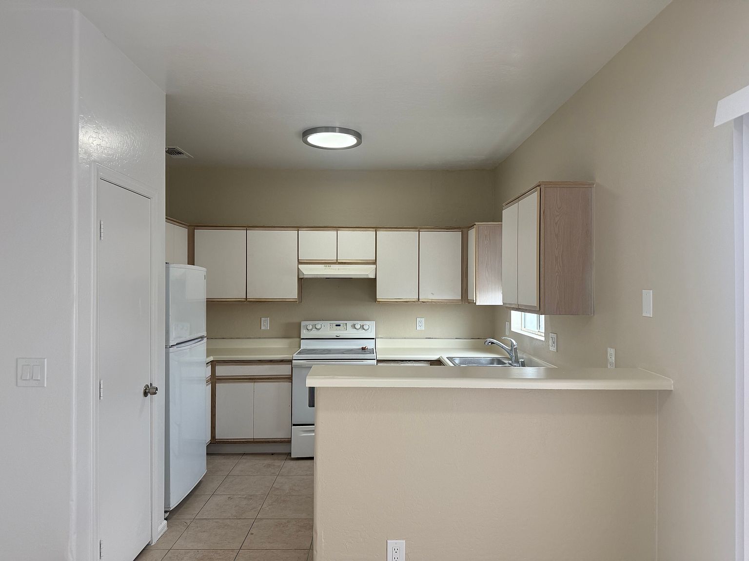 3807 W Oregon Ave photo 2