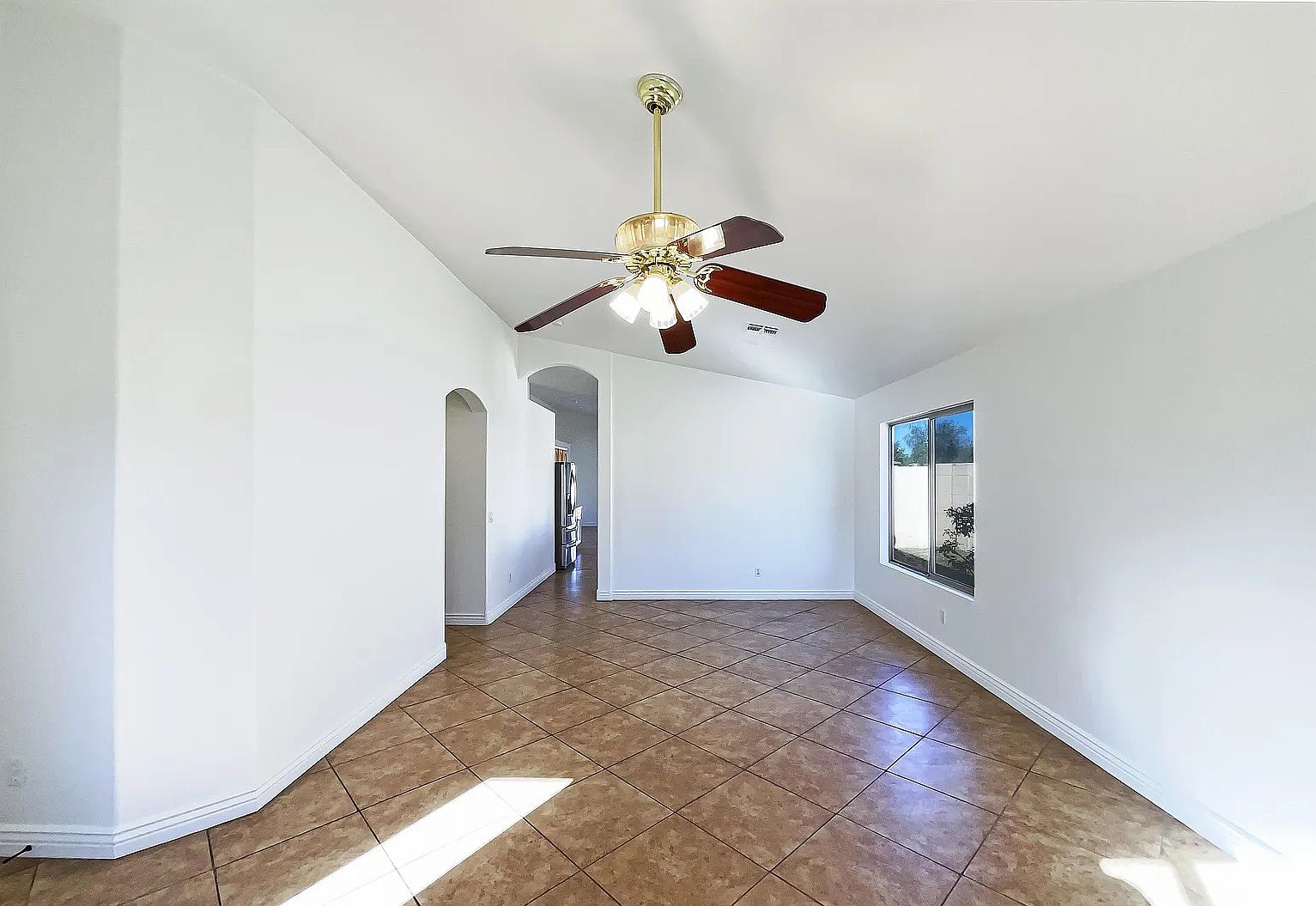 1708 E Francisco Dr photo 3