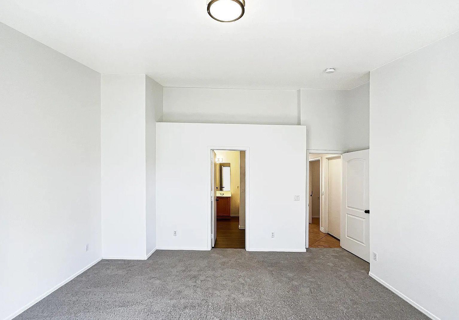 1708 E Francisco Dr photo 5