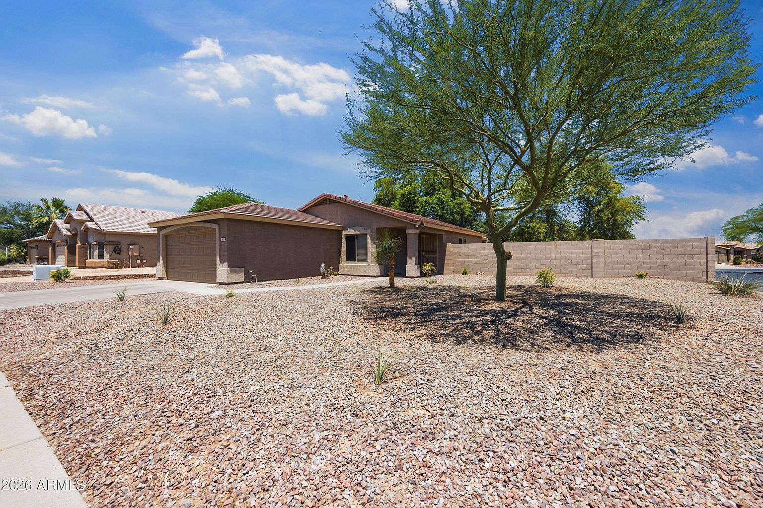 1616 E Desert Ln Phoenix, AZ 85042 photo 2