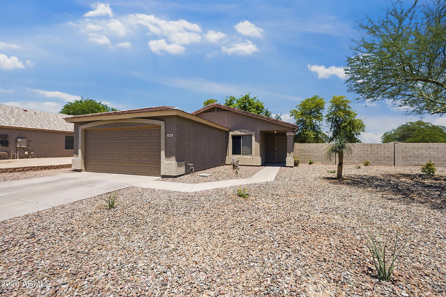 1616 E Desert Ln Phoenix, AZ 85042 photo 3