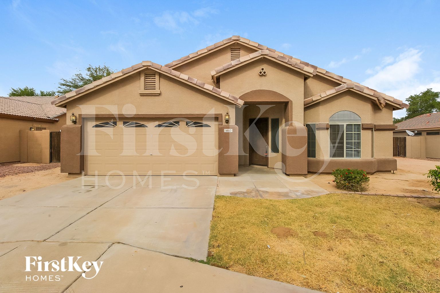 1610 E Desert Ln Phoenix, AZ 85042 photo 2