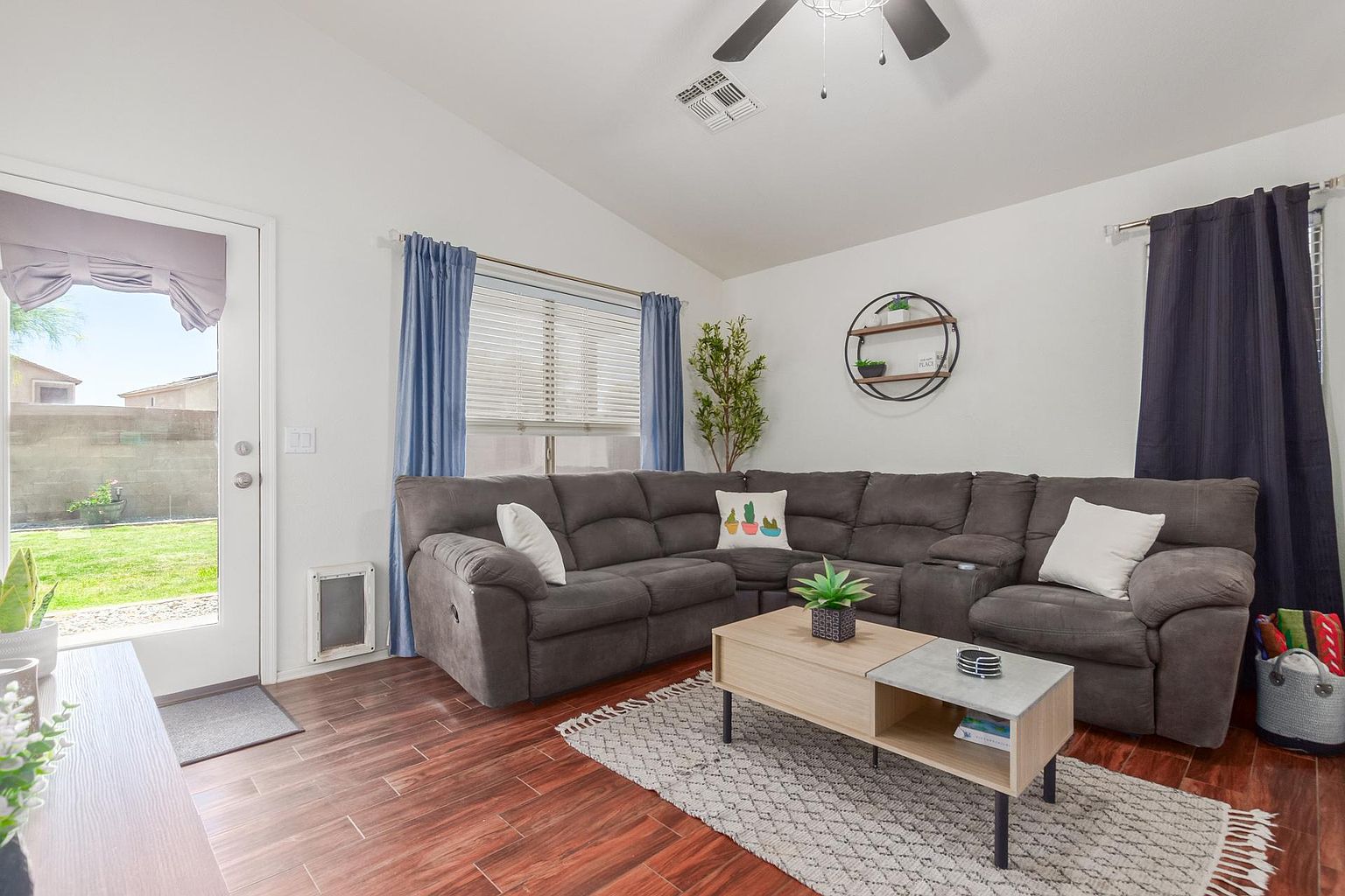 2021 S Bahama Dr photo 2