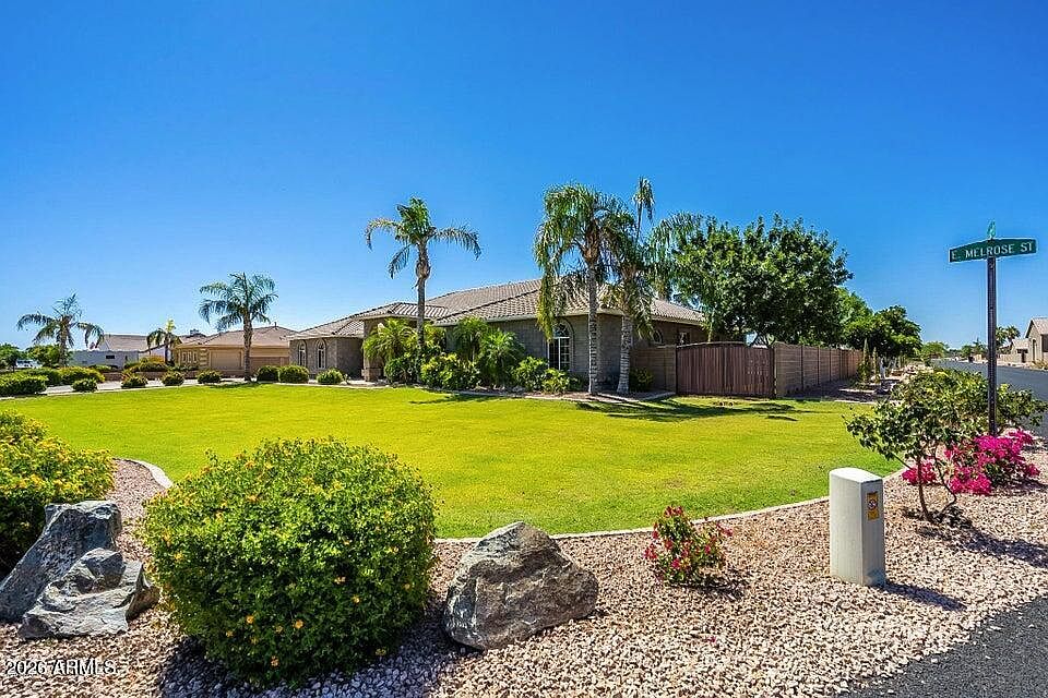 2607 E Melrose St photo 3