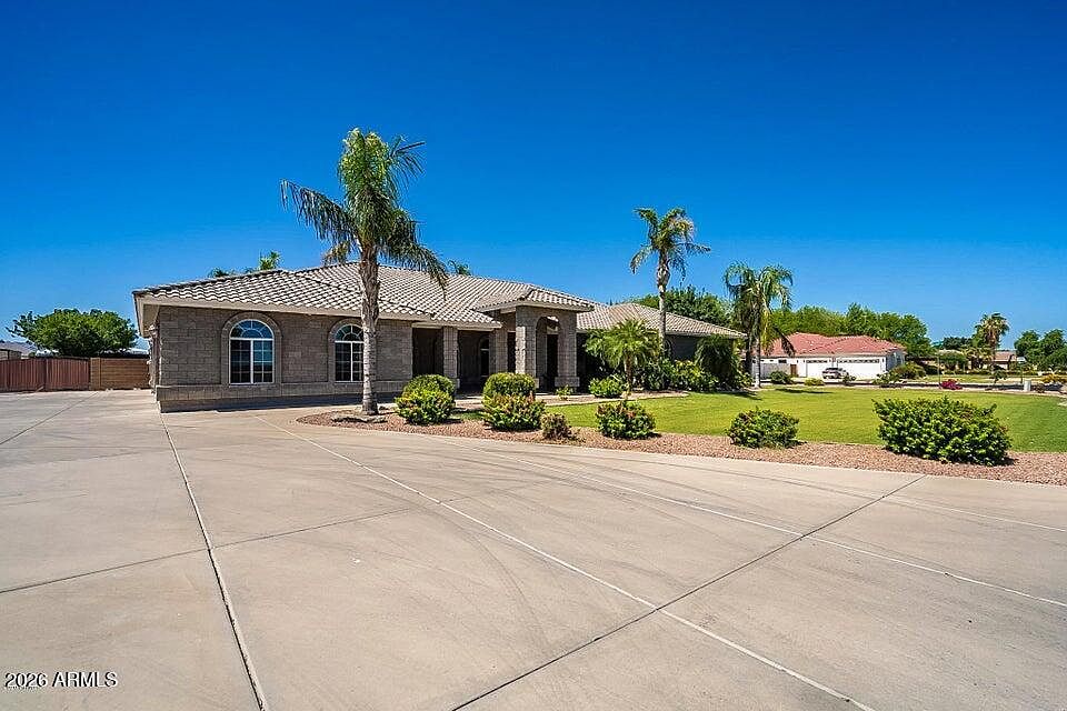 2607 E Melrose St photo 5