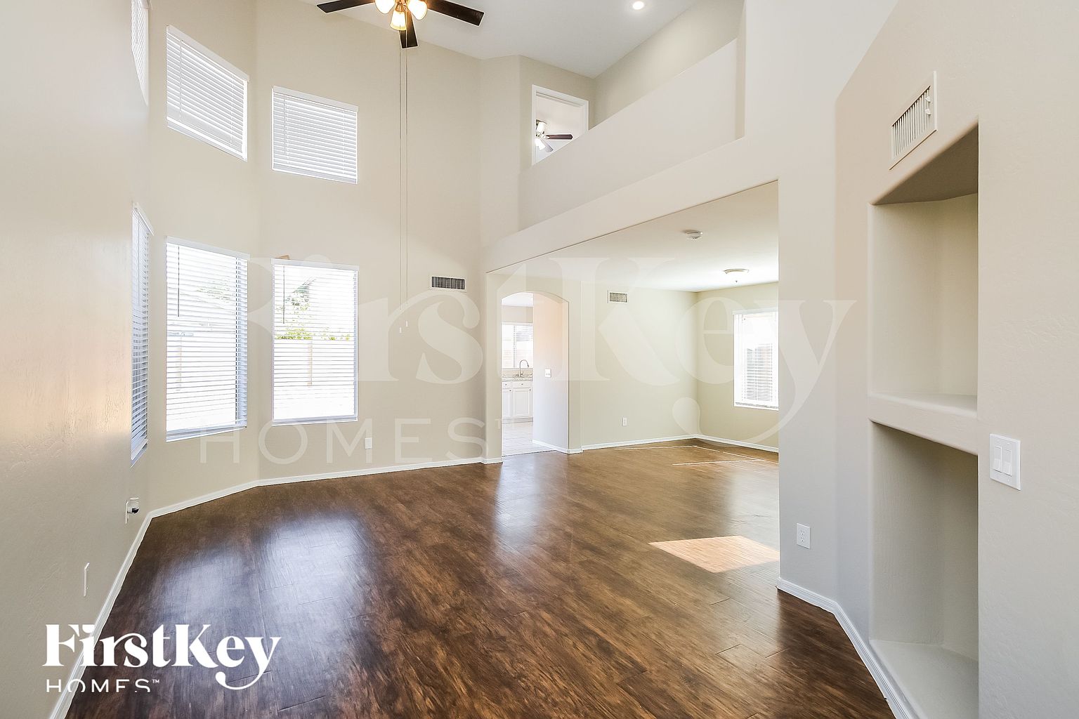 4332 E Windsong Dr photo 3