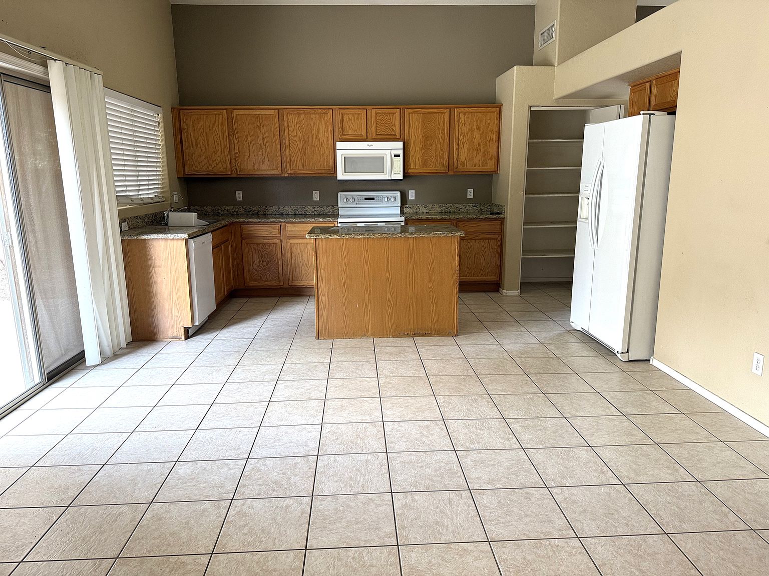 3527 E Bruce Ave photo 4