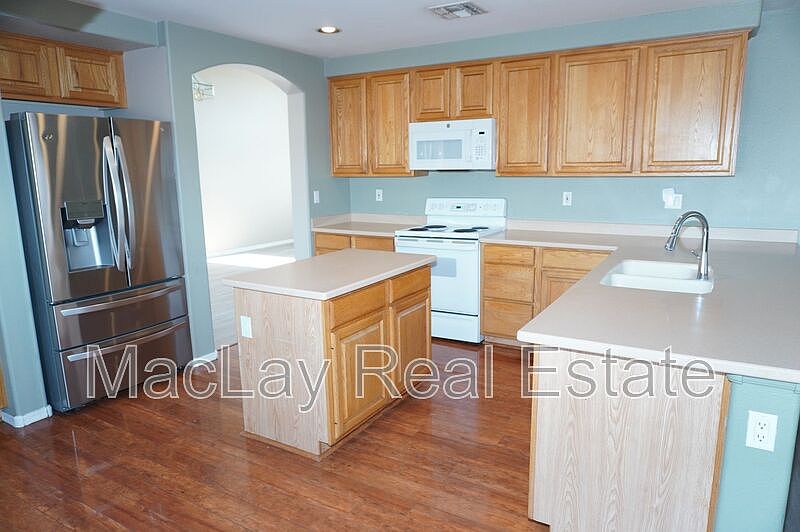 2600 S Holguin Way photo 3