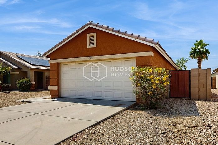 15827 W Adams St photo 4