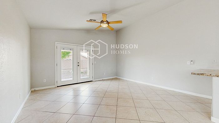 15827 W Adams St photo 5