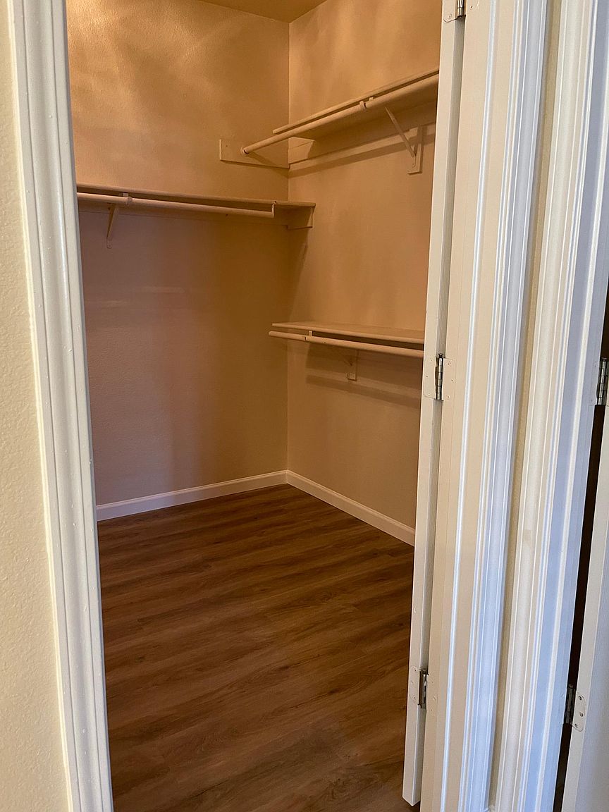 1200 Landover Ct photo 3