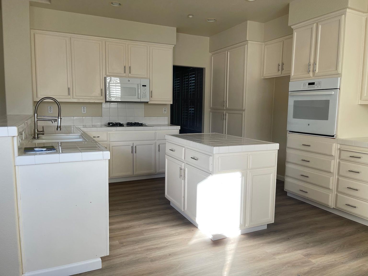 1200 Landover Ct photo 2