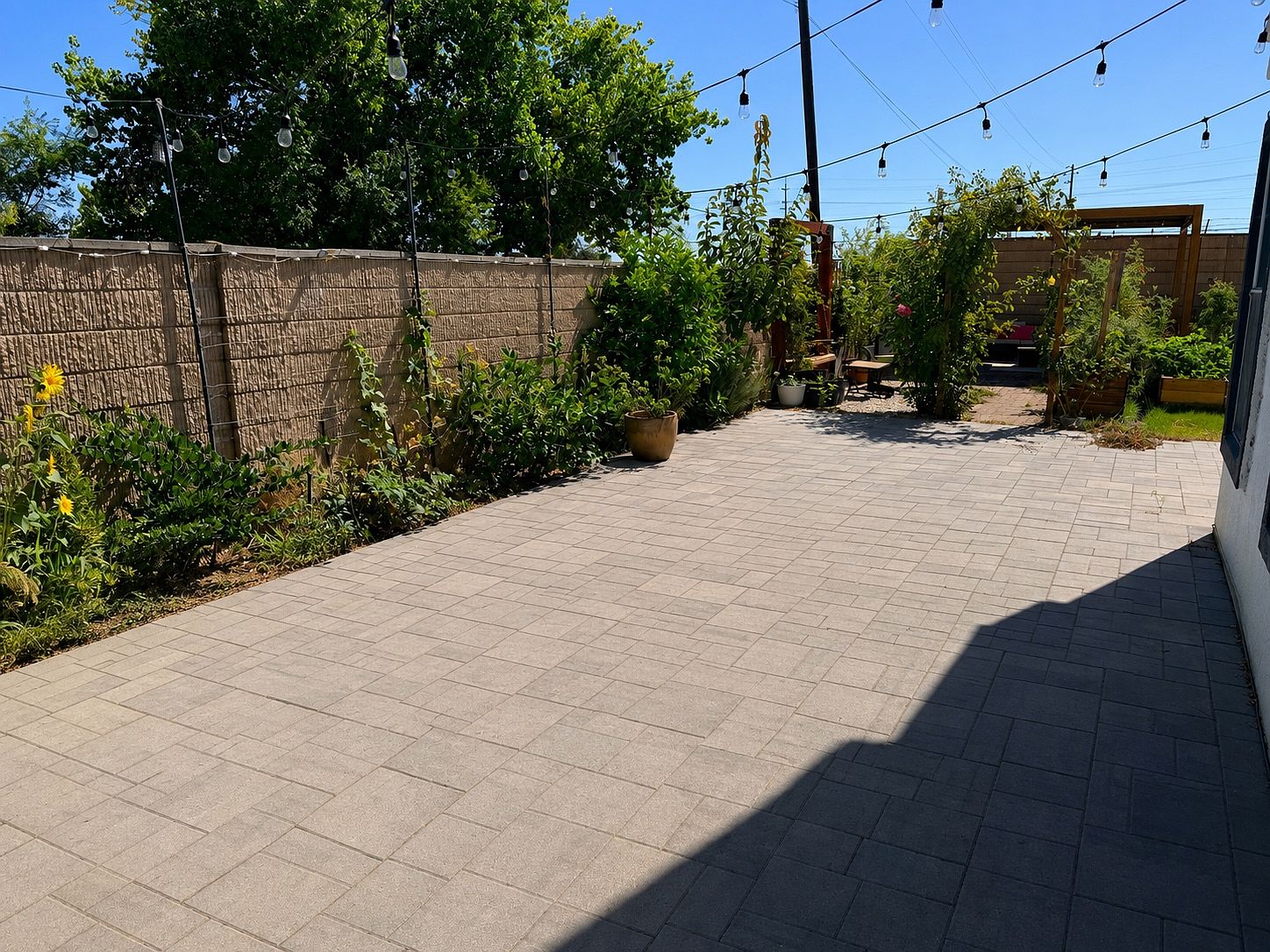 2022 Hedge Ave photo 2