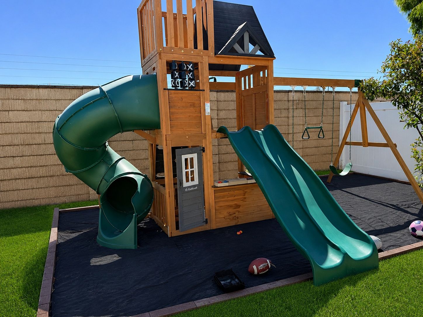 2022 Hedge Ave photo 3