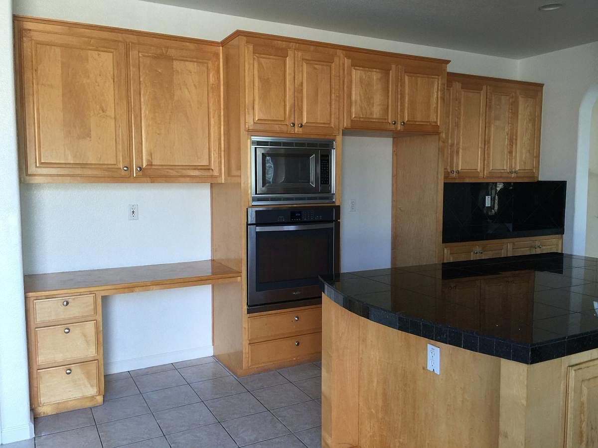 2419 Kaiser Way photo 4