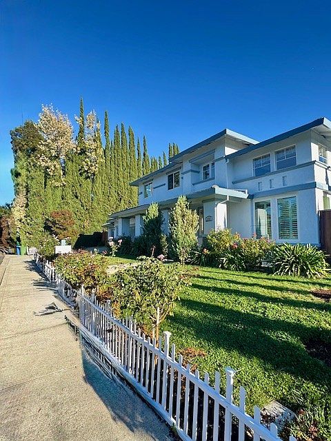 179 Pioneer Ave