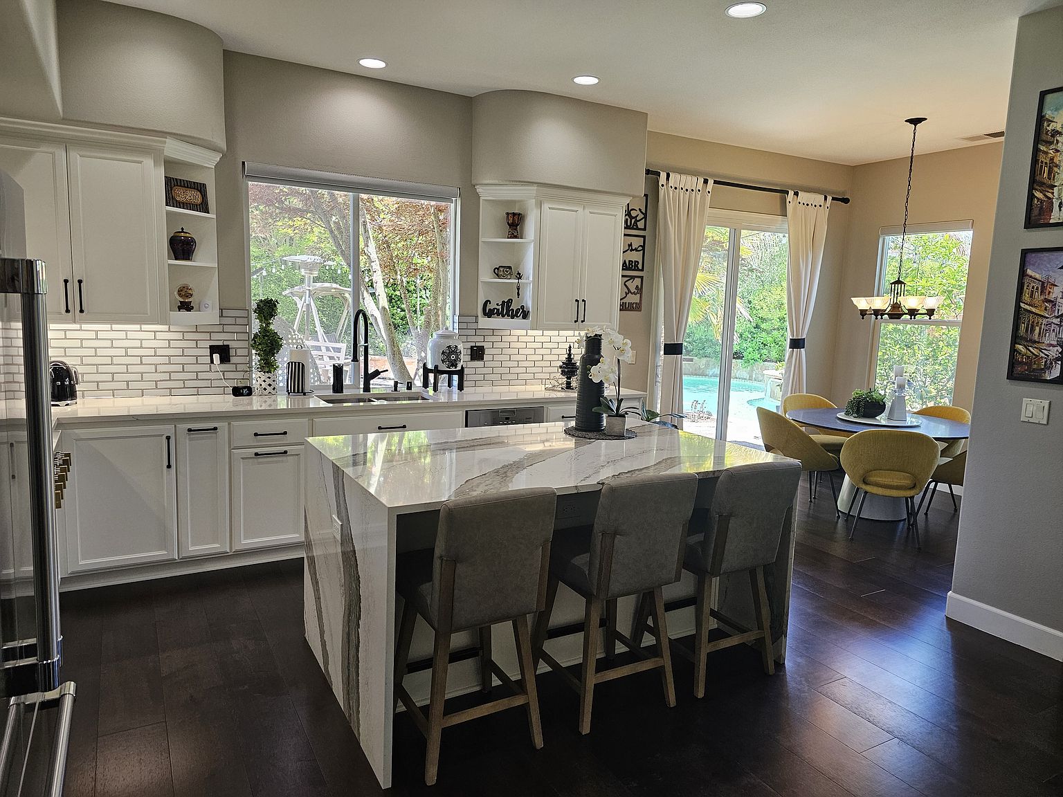 806 Jadecrest Dr photo 2