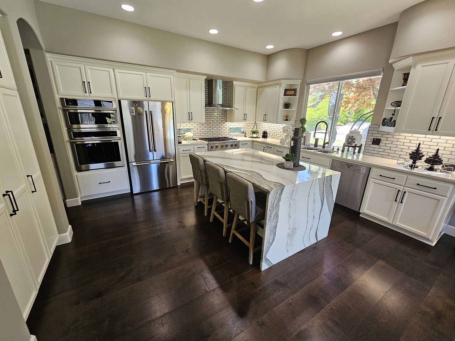 806 Jadecrest Dr photo 4
