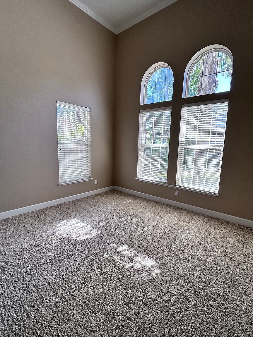 10 Ripley Ln photo 2