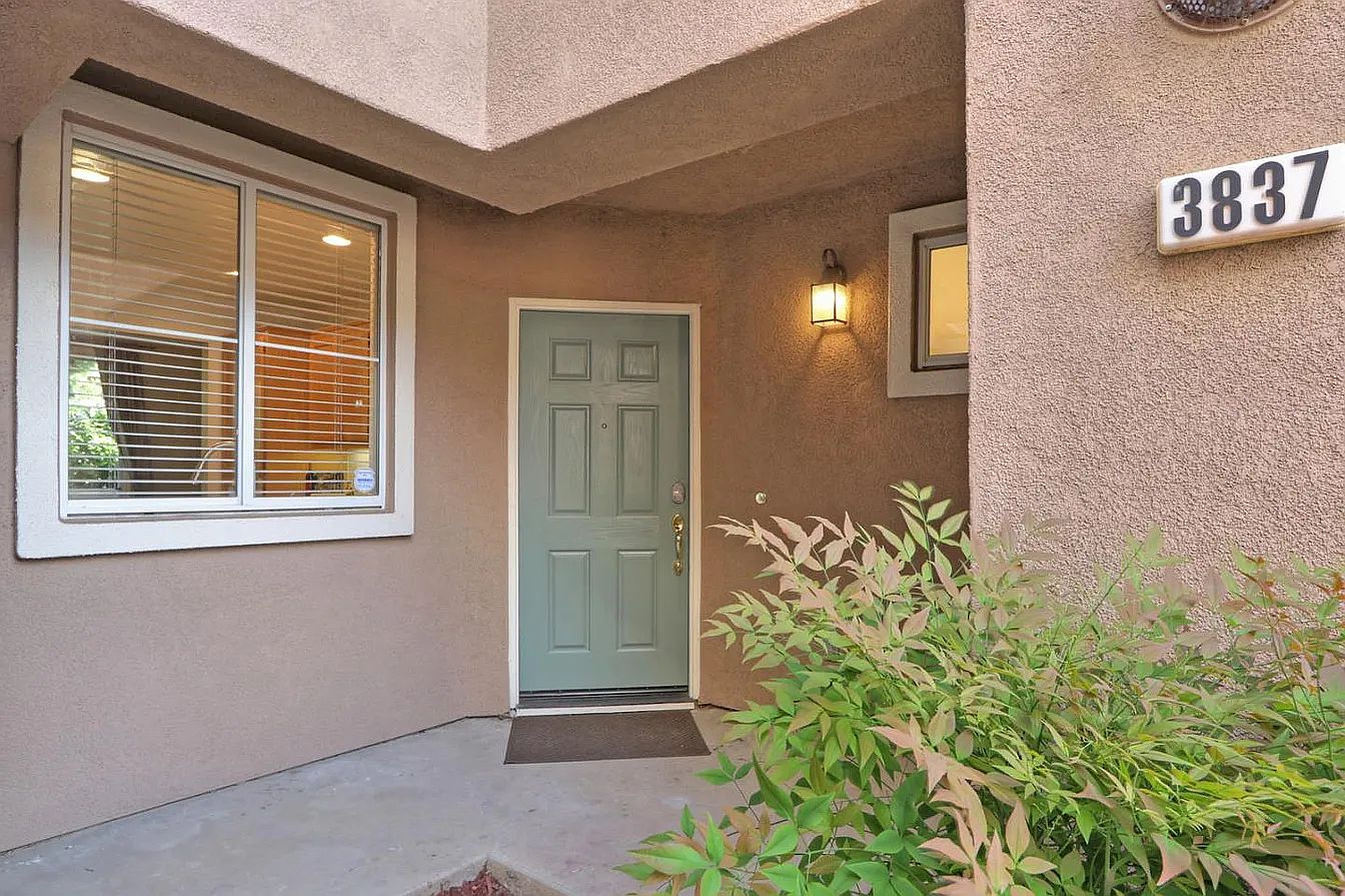 3837 Jasmine Cir photo 2