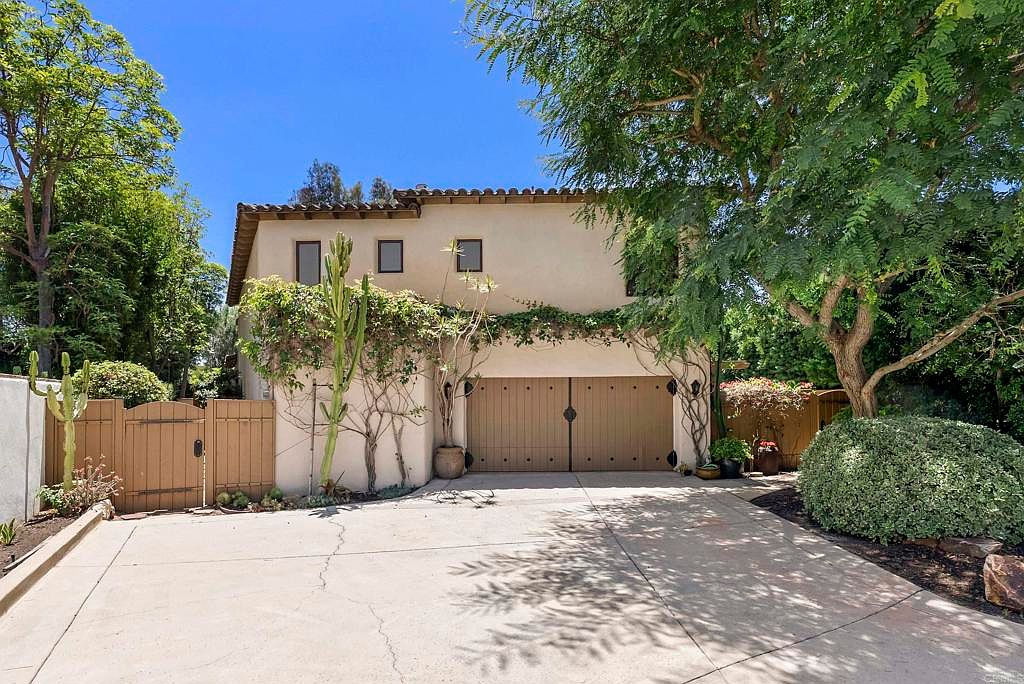 6140 La Granada photo 2