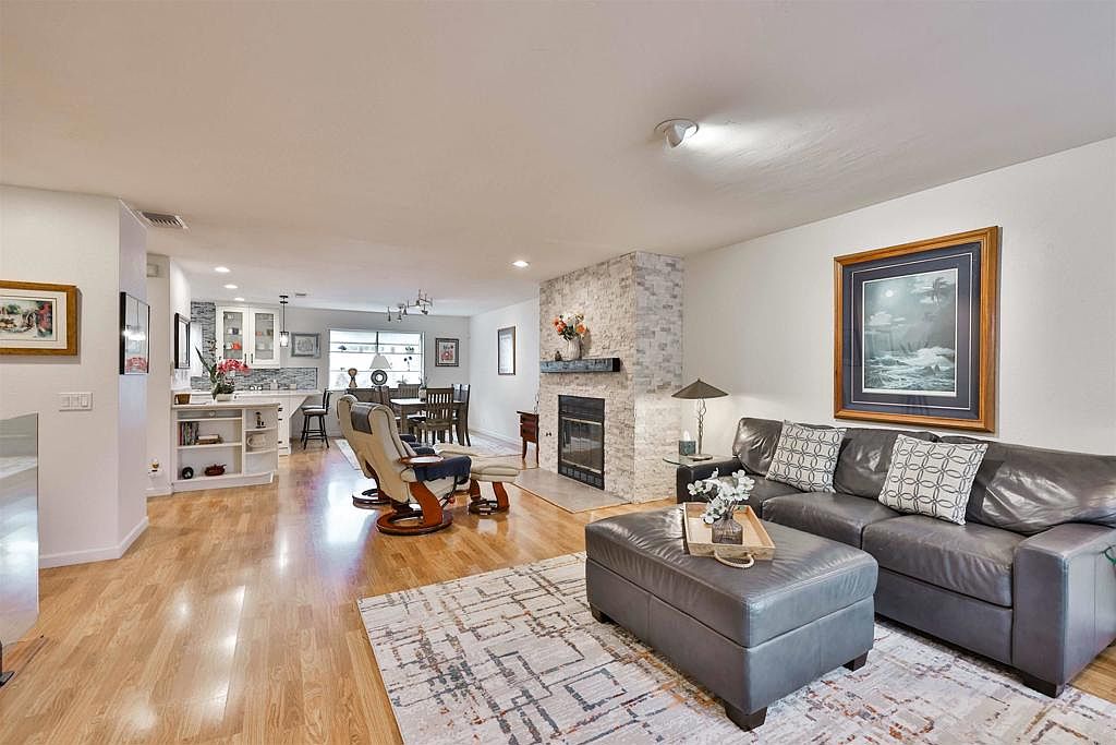 850 C Ave photo 4