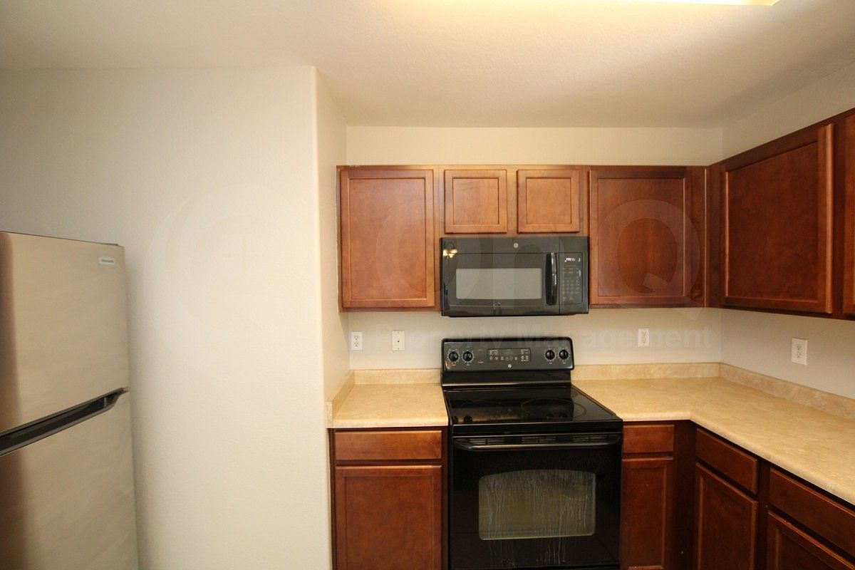 2032 S 71st Ln photo 4