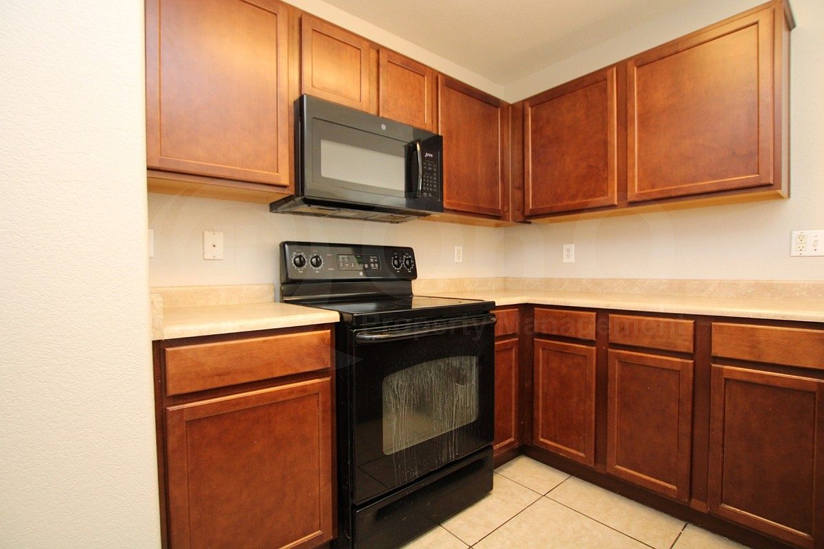 2032 S 71st Ln photo 3