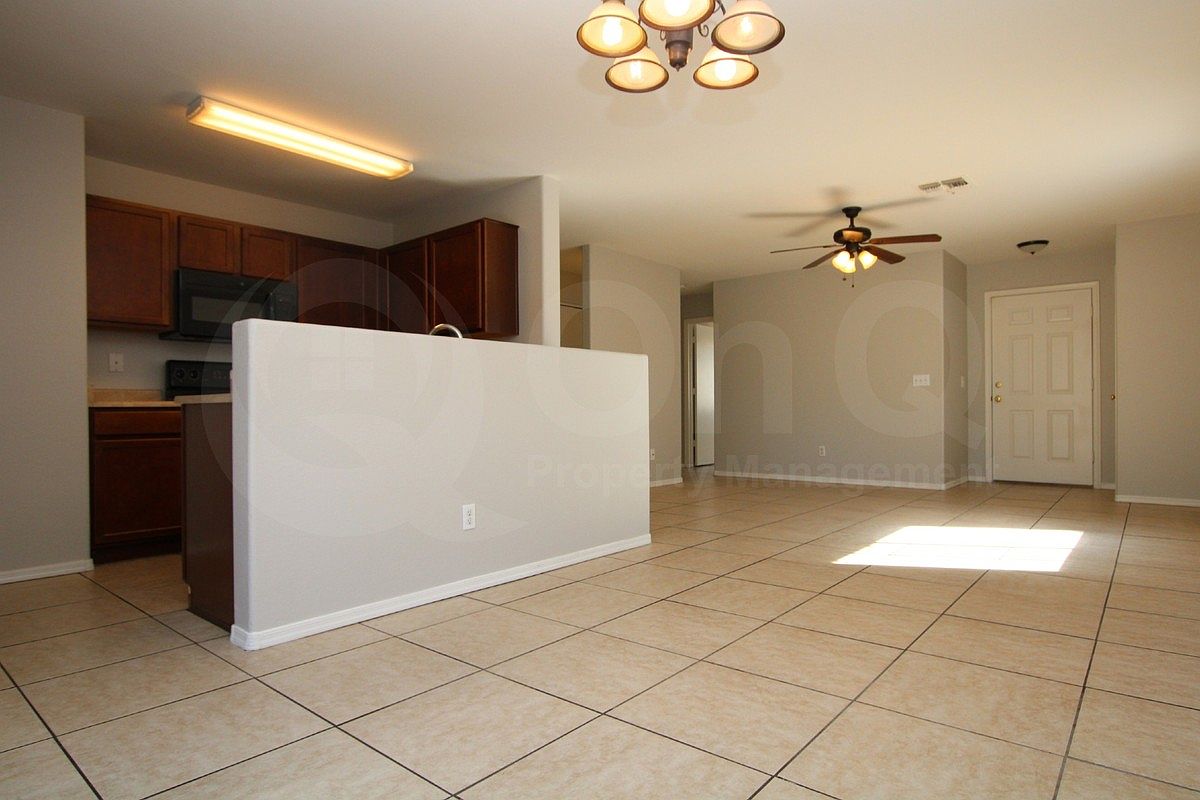 2032 S 71st Ln photo 5