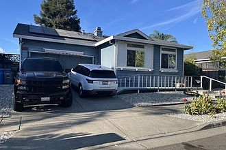 2131 Crystal Hill Dr photo 2