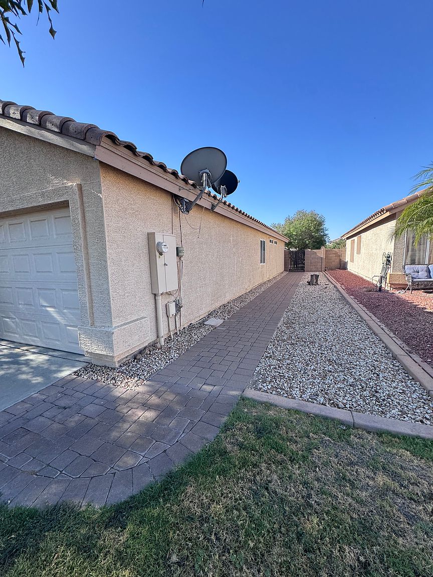 12223 W Rosewood Dr photo 3