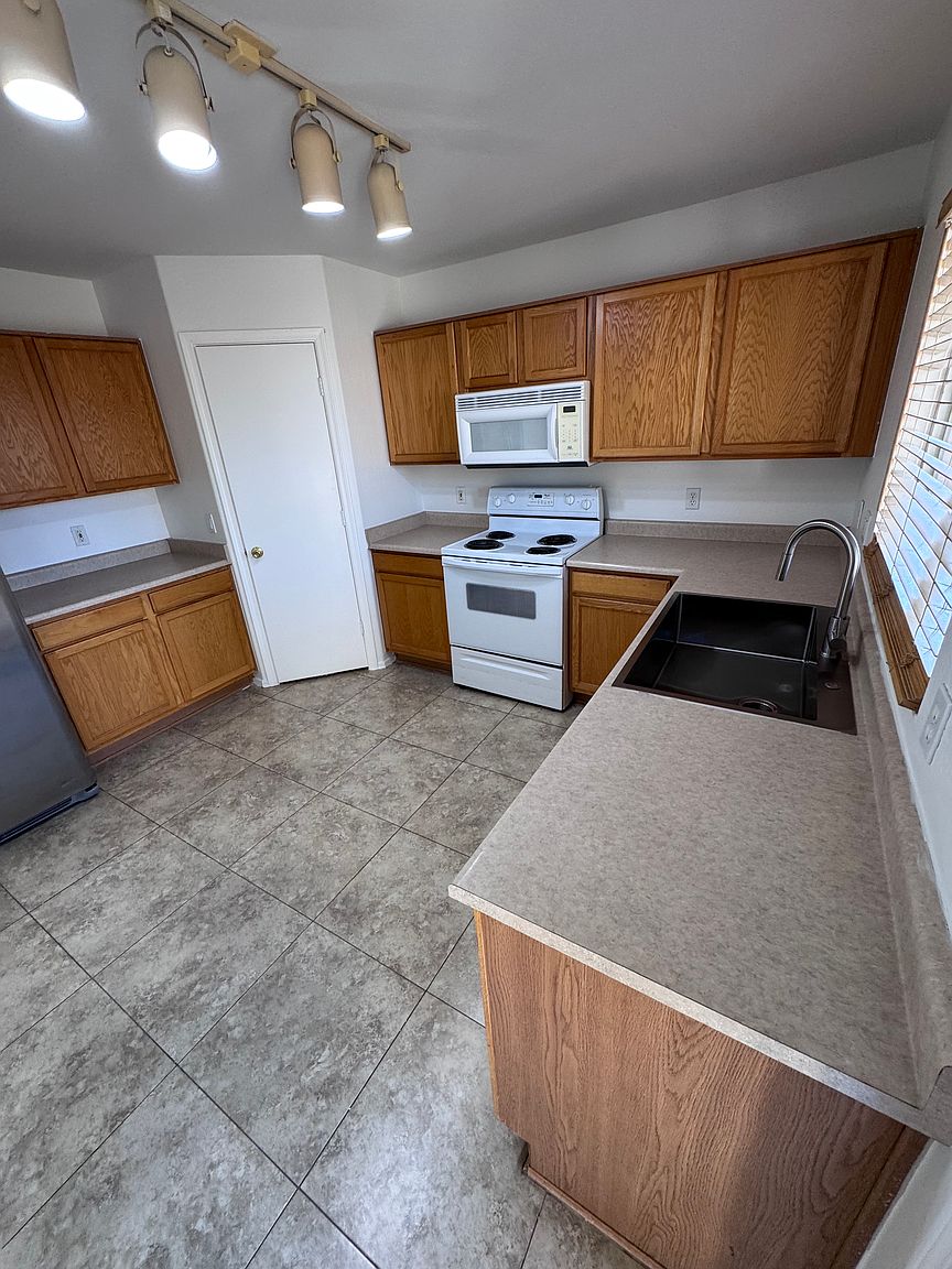 12223 W Rosewood Dr photo 5