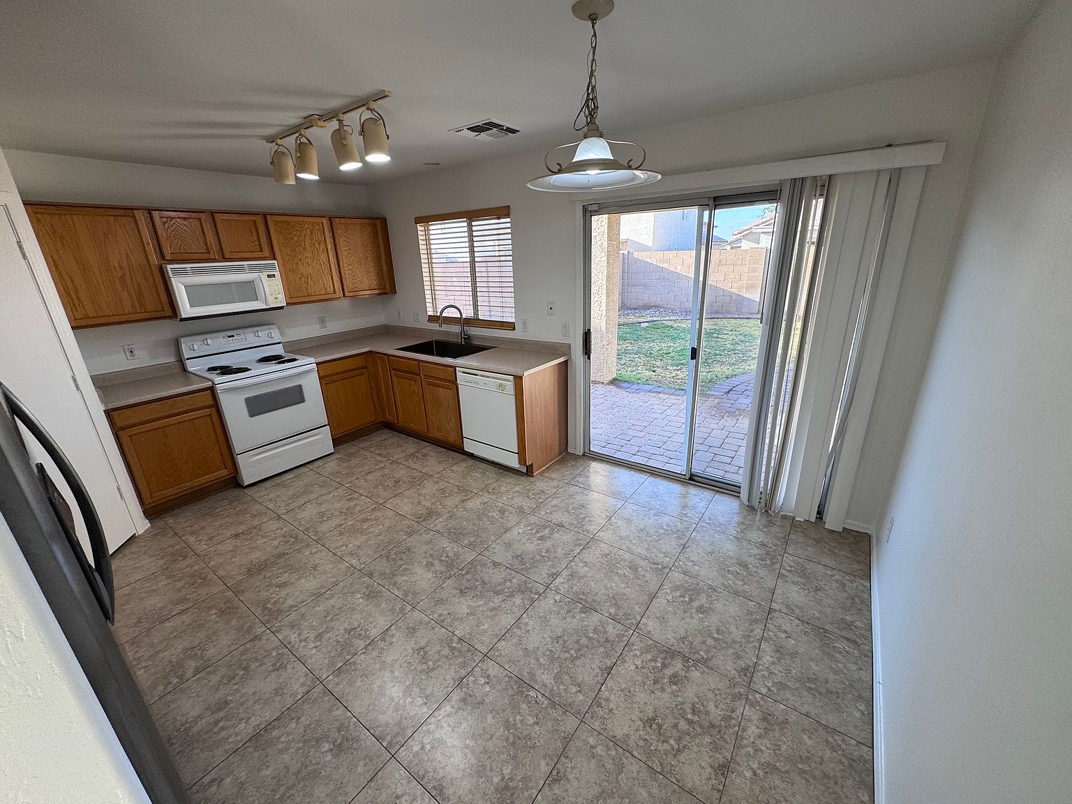 12223 W Rosewood Dr photo 4