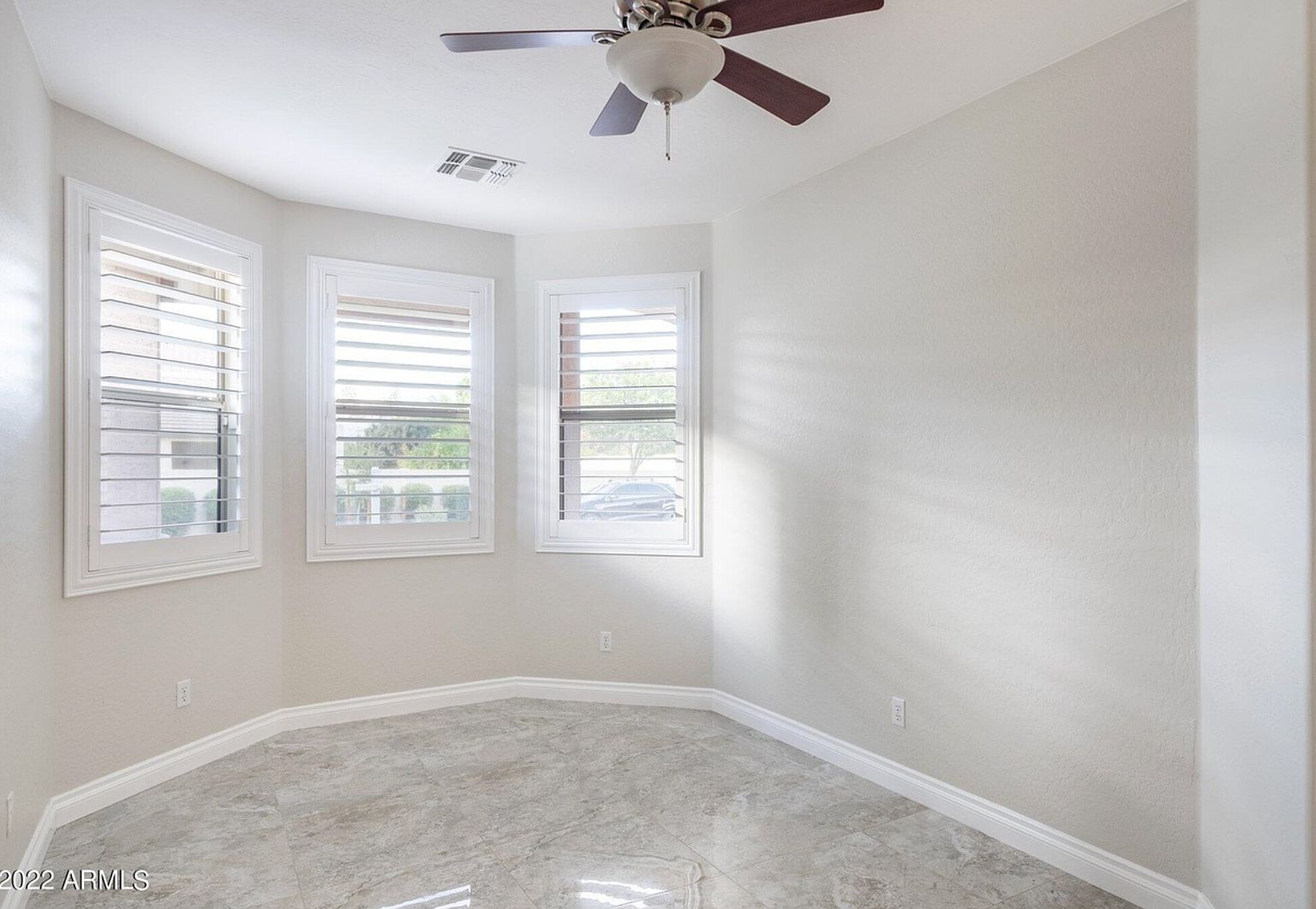 2711 E Darrel Rd photo 2