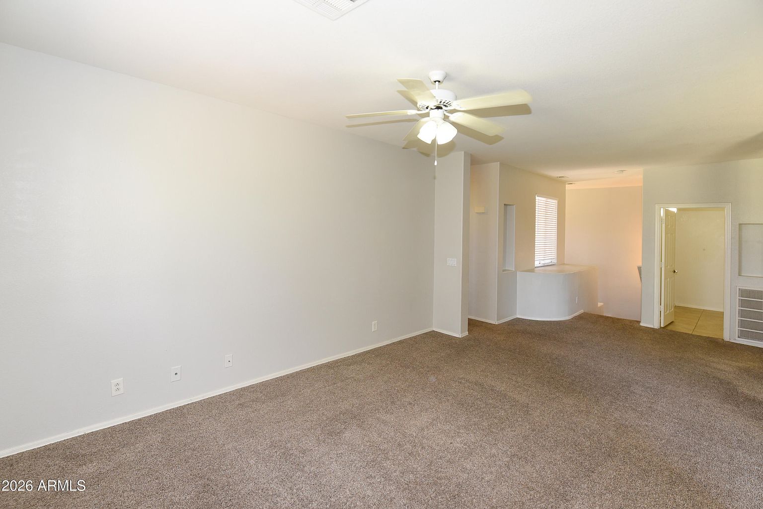 1335 E June St photo 3