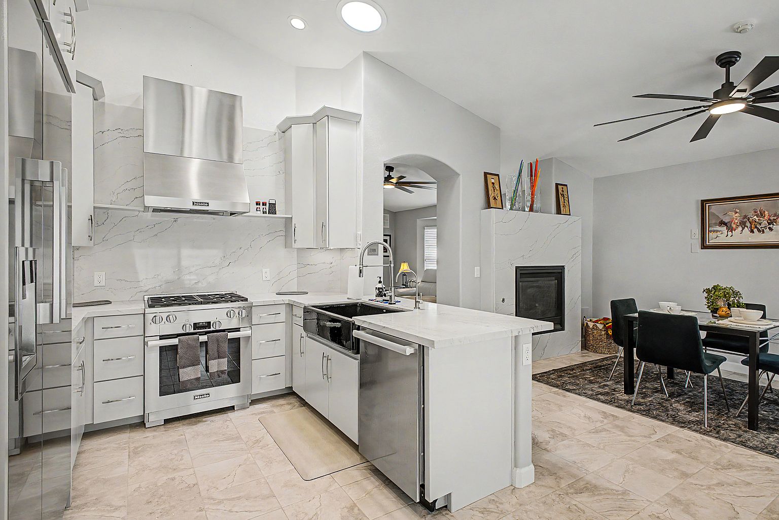 1746 N Sinova photo 3