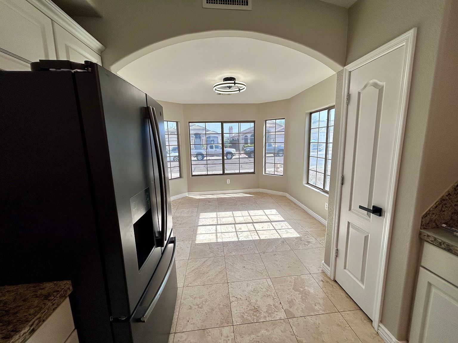 2424 E Morrow Dr photo 4