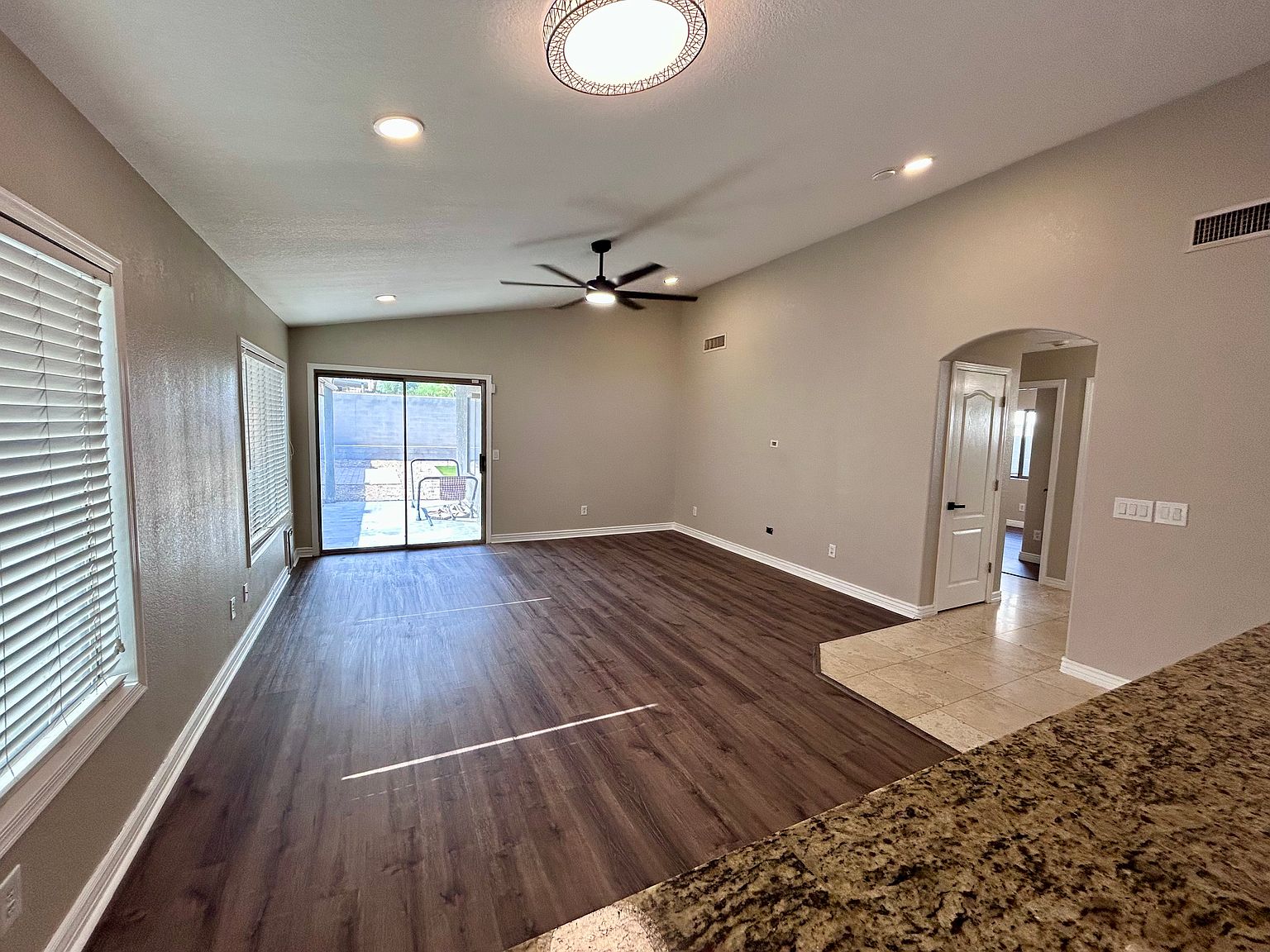 2424 E Morrow Dr photo 2