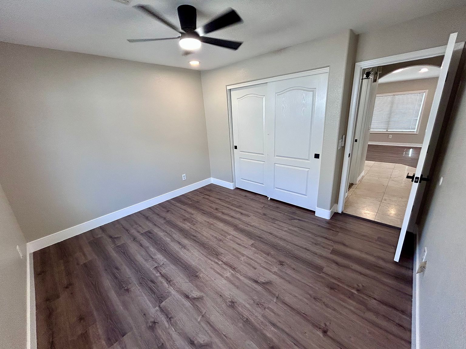 2424 E Morrow Dr photo 5