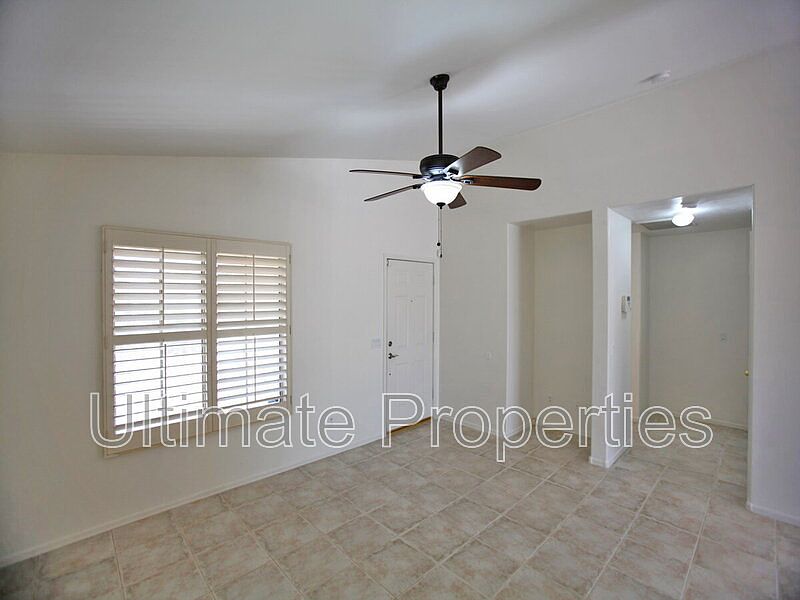 15152 W Elko Dr photo 4