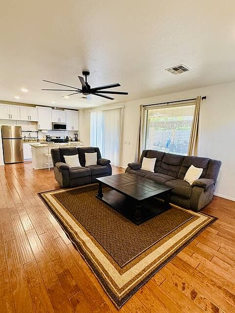 139 E Benrich Dr photo 3